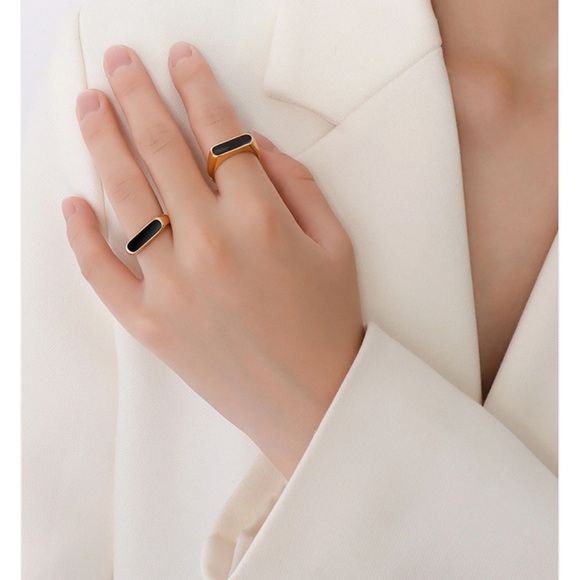 Dainty ring 316L Stainless Steel High Polish Onyx Signet Ring - Picture 2 of 12